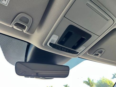 Used 2023 Honda Pilot Touring image 9