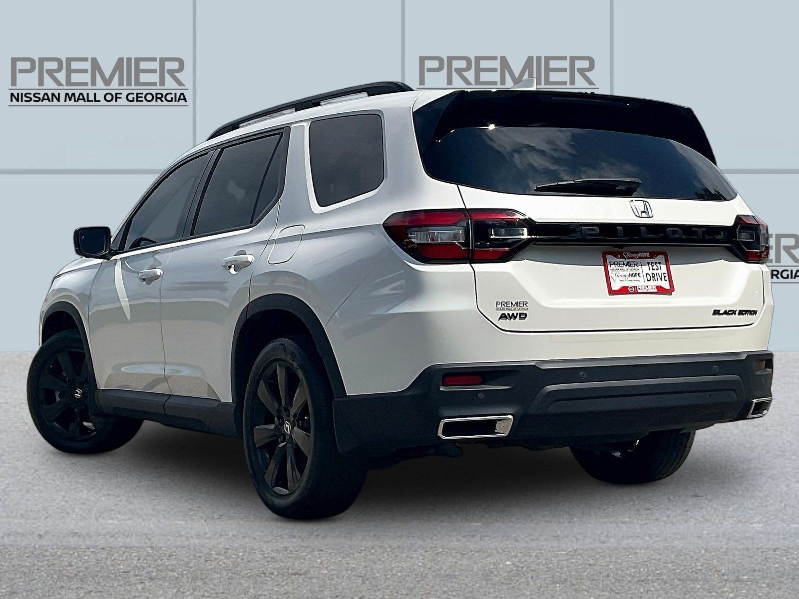 Used 2025 Honda Pilot Black Edition image 5
