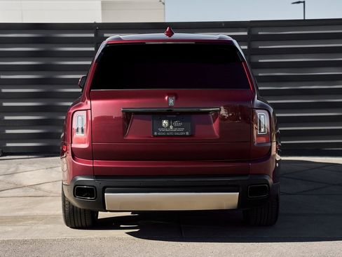 Used 2022 Rolls-Royce Cullinan Black Badge image 14