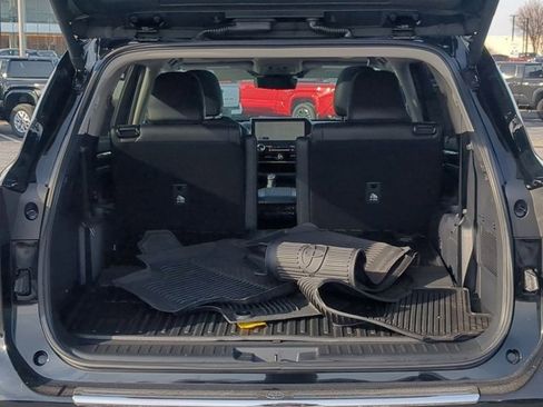 Certified 2025 Toyota Highlander Platinum image 18