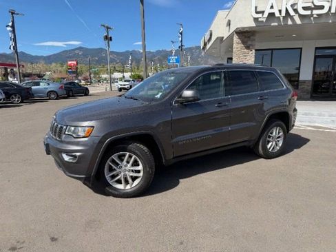 Used 2017 Jeep Grand Cherokee Laredo w/ Quick Order Package 23E AWD/4WD image 4