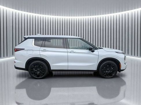 New 2026 Mitsubishi Outlander LE FWD image 3