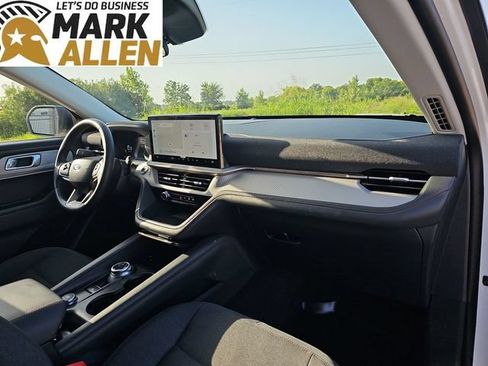 Used 2025 Ford Explorer Active AWD/4WD image 28
