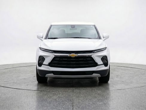 Used 2025 Chevrolet Blazer LT FWD image 2