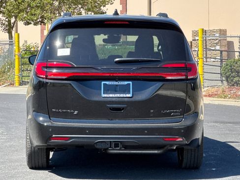 New 2027 Chrysler Pacifica Limited AWD/4WD image 4