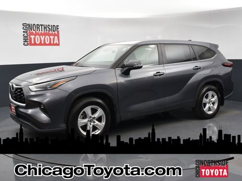 Used 2024 Toyota Highlander LE image 1