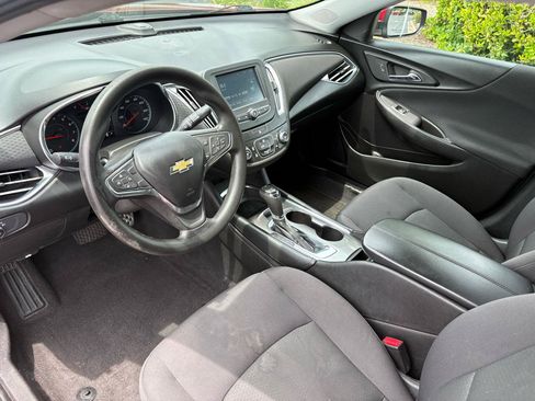 Used 2017 Chevrolet Malibu LT FWD image 13