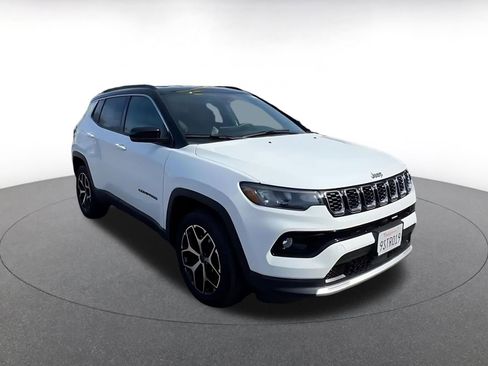 Used 2025 Jeep Compass Limited image 3