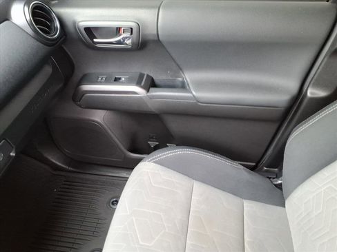 Used 2022 Toyota Tacoma TRD Sport w/ Technology Package image 31