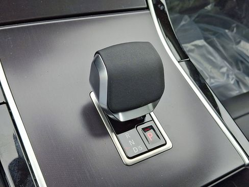 Certified 2026 Land Rover Range Rover Velar Dynamic SE image 25