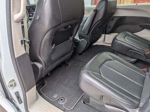Certified 2023 Chrysler Pacifica Touring-L image 25
