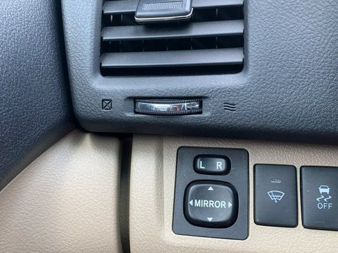 Used 2011 Toyota Highlander Limited FWD image 35