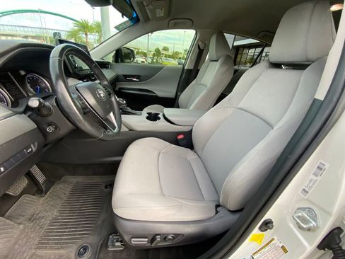 Used 2021 Toyota Venza LE image 5