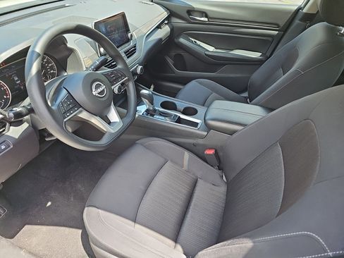 Used 2025 Nissan Altima 2.5 SV FWD image 21