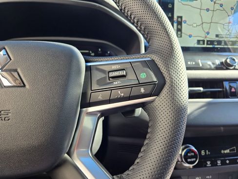 New 2025 Mitsubishi Outlander SE image 28