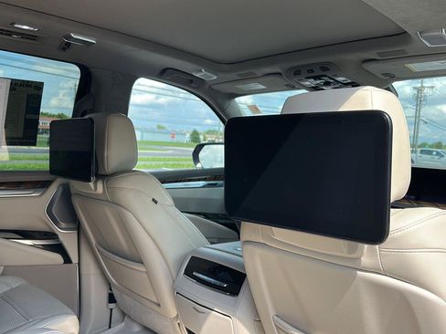 Used 2025 Cadillac Escalade ESV Sport Platinum AWD/4WD image 15