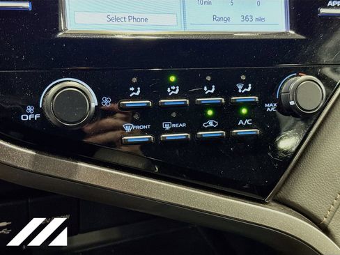 Used 2019 Toyota Camry LE FWD image 17