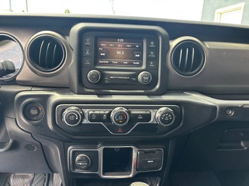 Used 2020 Jeep Gladiator Sport AWD/4WD image 25