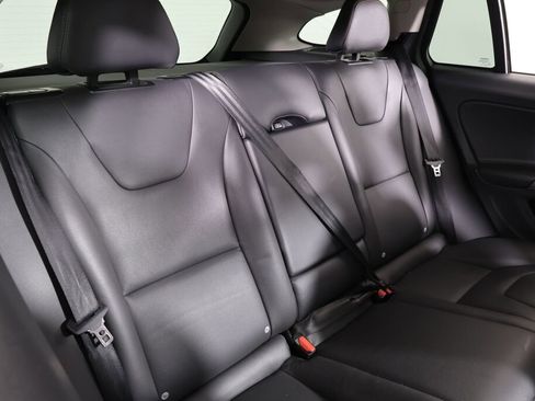 Used 2016 Volvo V60 T5 Cross Country Platinum image 20