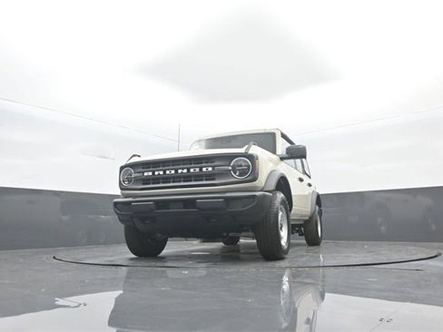 New 2025 Ford Bronco 4-Door image 28
