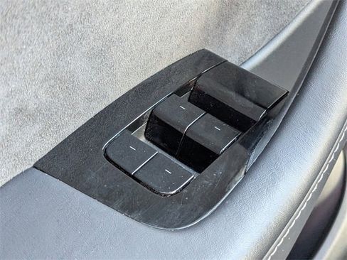 Used 2020 Tesla Model Y Performance image 25