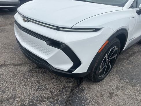 New 2026 Chevrolet Equinox EV LT image 9