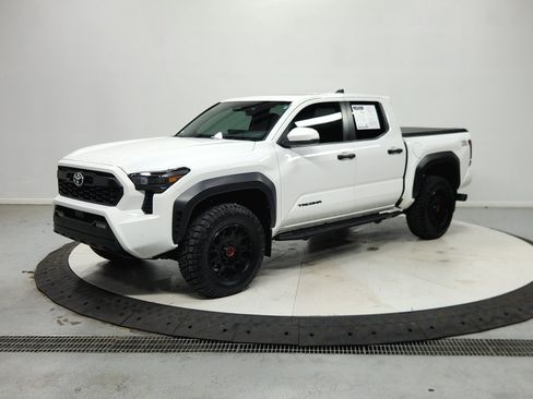 Used 2024 Toyota Tacoma TRD Off-Road w/ TRD Off Road Upgrade Package AWD/4WD image 4