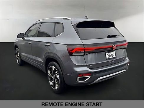 Used 2025 Volkswagen Taos SE w/ Panoramic Sunroof Package AWD/4WD image 5
