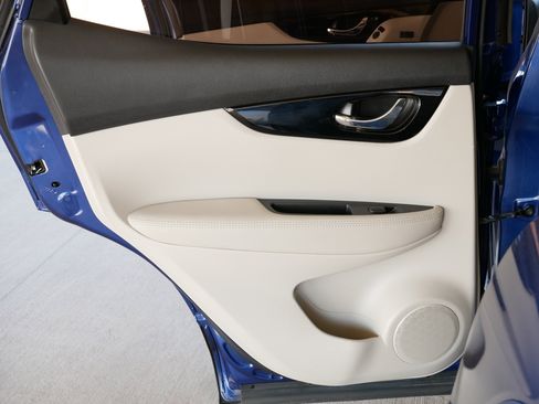 Used 2022 Nissan Rogue Sport SL w/ Premium Package image 24