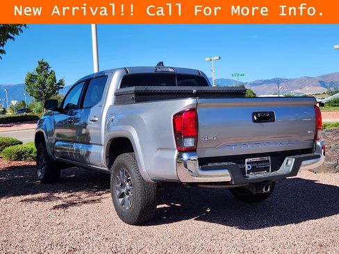 Used 2021 Toyota Tacoma SR5 AWD/4WD image 5