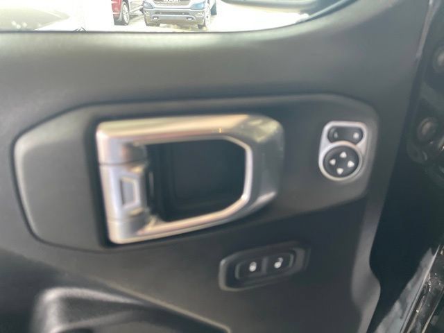 Used 2021 Jeep Gladiator Sport AWD/4WD image 17