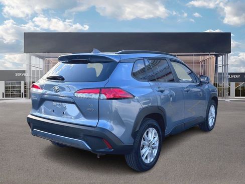 Used 2024 Toyota Corolla Cross LE w/ Moonroof Package image 4
