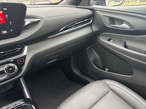 Used 2025 Buick Envista Sport Touring image 33