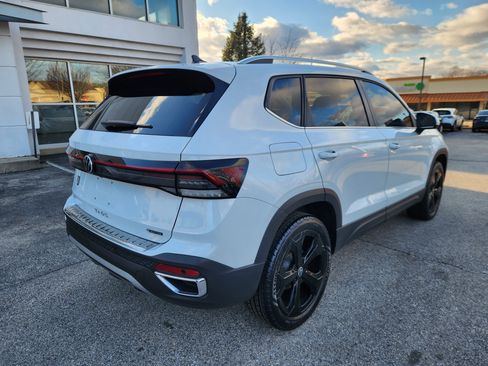 Certified 2025 Volkswagen Taos SEL w/ Black Wheel Plus Package image 4