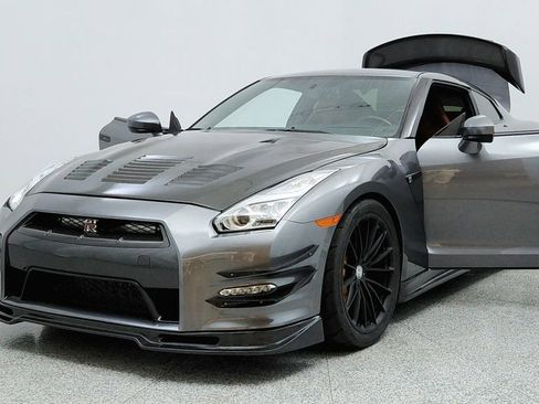 Used 2015 Nissan GT-R Premium AWD/4WD image 9