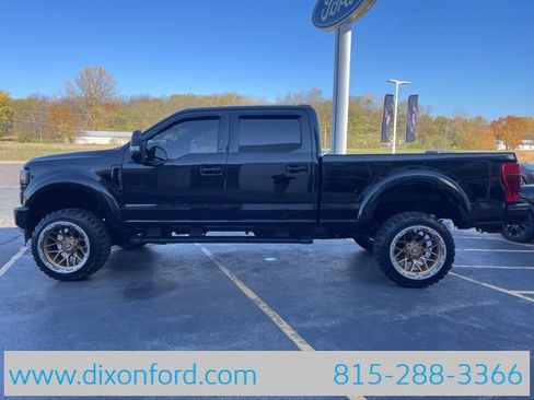 Used 2022 Ford F250 Lariat w/ Black Appearance Package image 4
