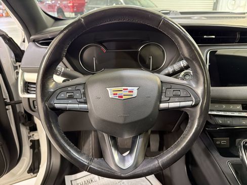 Used 2023 Cadillac XT4 Premium Luxury FWD image 13