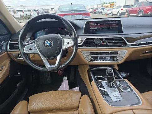 Used 2022 BMW 740i xDrive w/ Premium Package AWD/4WD image 5