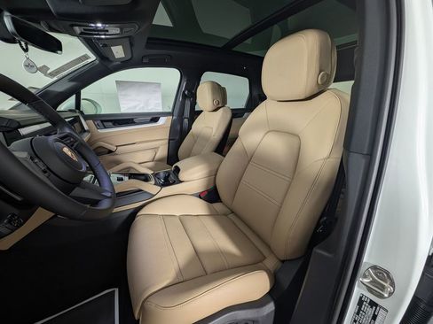 New 2026 Porsche Cayenne image 5