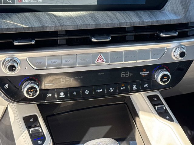 Used 2024 Kia Telluride EX w/ EX Captain's Chair Package AWD/4WD image 22