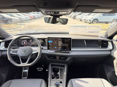 New 2026 Volkswagen Tiguan SE R-Line FWD image 20