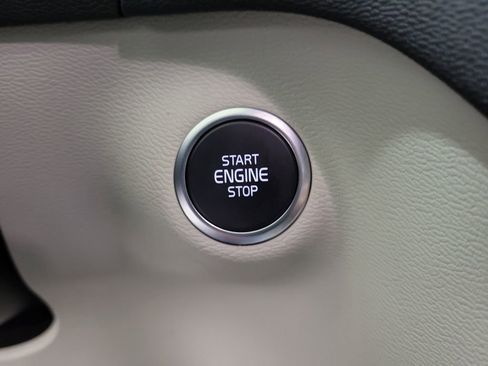 Certified 2024 Volvo XC40 B5 Plus w/ Protection Package Premier image 32