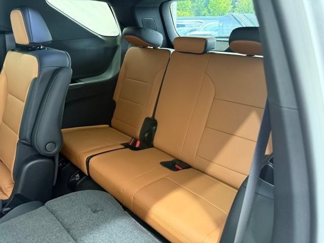 New 2027 Chevrolet Traverse Z71 w/ Enhanced Driving Package AWD/4WD image 20