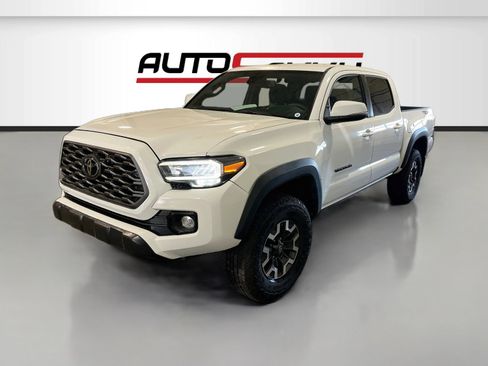 Used 2022 Toyota Tacoma TRD Off-Road w/ Technology Package RWD image 3