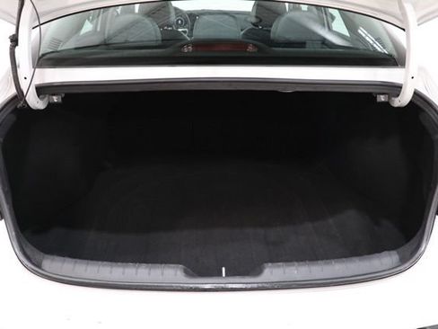 Used 2025 Hyundai Elantra Limited FWD image 32
