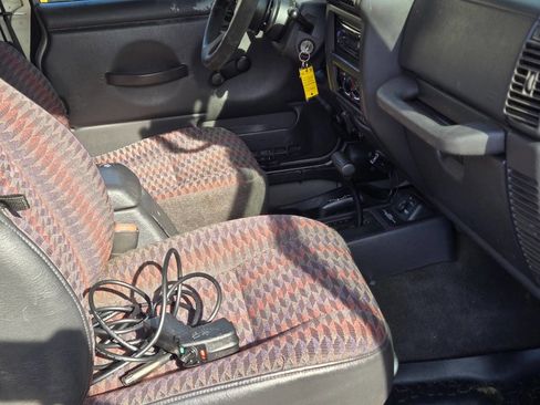 Used 2000 Jeep Wrangler Sport image 7