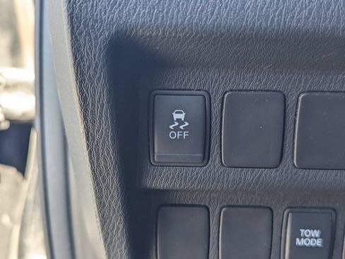 Used 2014 Nissan Pathfinder S FWD image 22