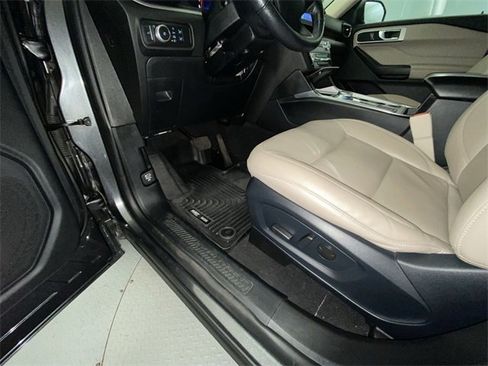 Used 2020 Ford Explorer XLT w/ Equipment Group 202A image 12