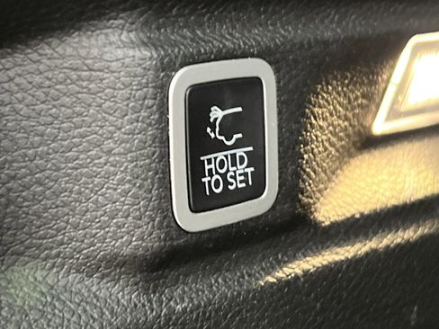 Used 2022 Jeep Grand Cherokee L Limited image 36