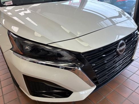 Used 2024 Nissan Altima 2.5 SV FWD image 2